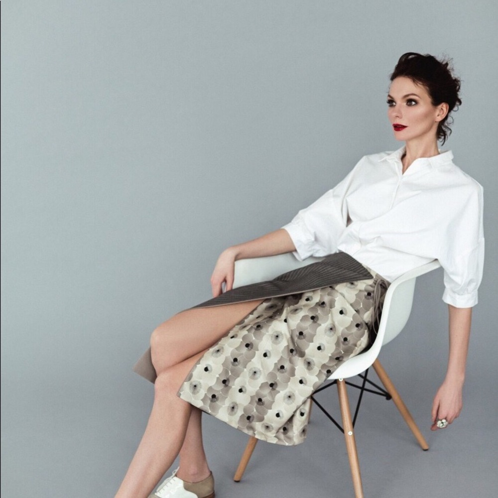 Skirt. Low waist, straight cut